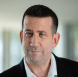 Noam Zakay 氏